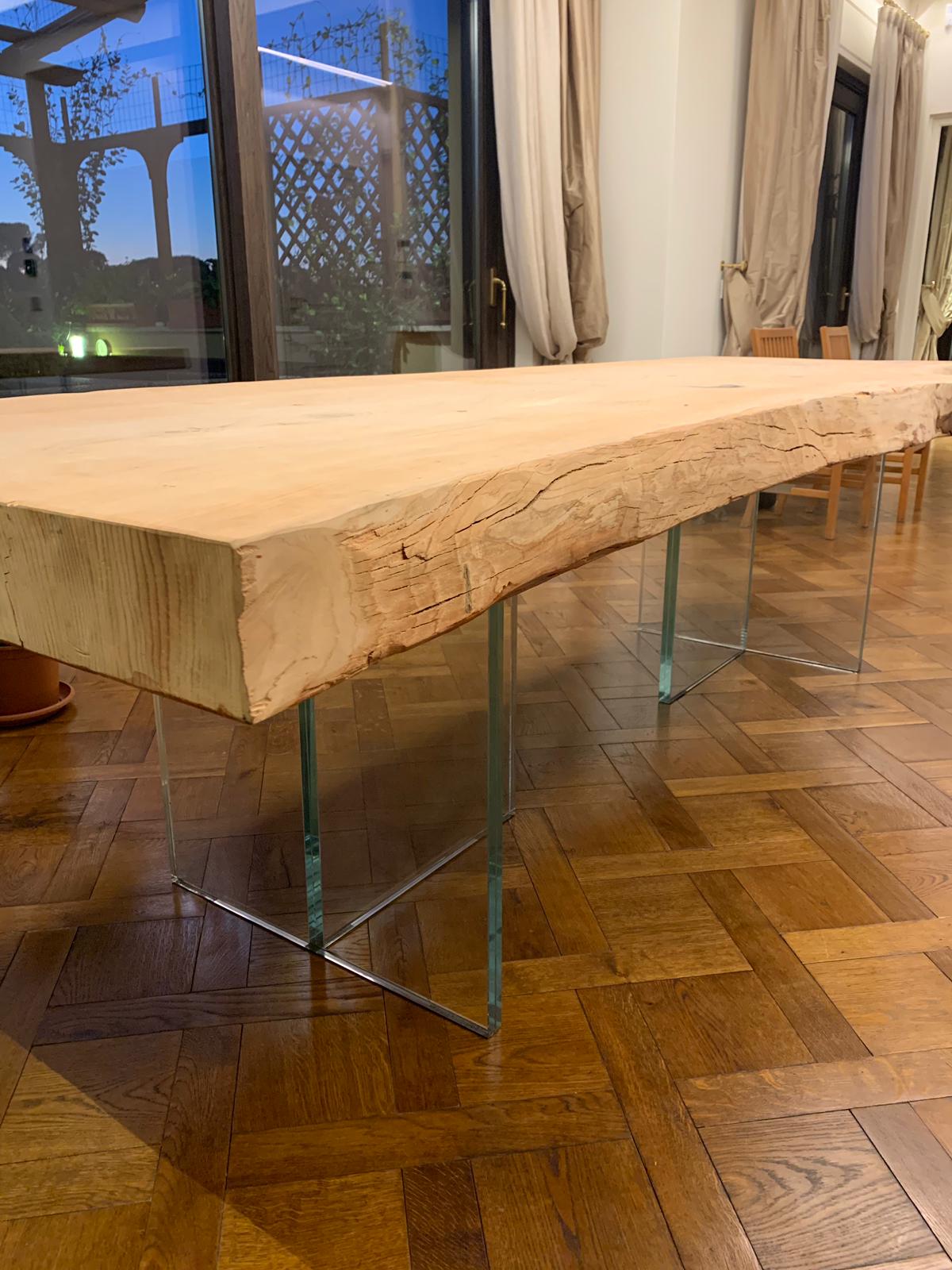 tavoli in legno bordo corteccia